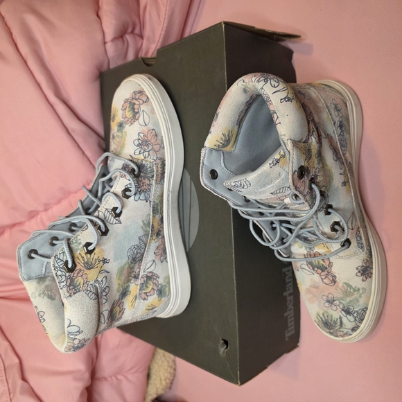 Timberland Floral High-Top Boots - Picture 4 of 6